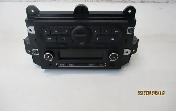 Renault Twingo III Radio/CD/DVD/GPS head unit 8200300858B