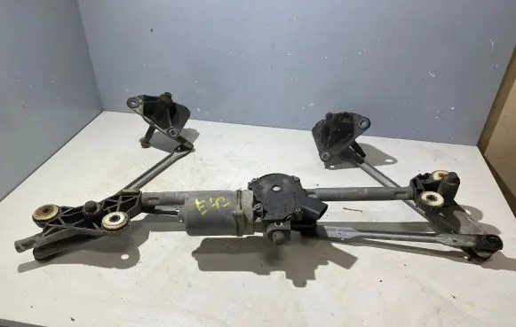 Chrysler Grand Voyager IV Front wiper linkage and motor
