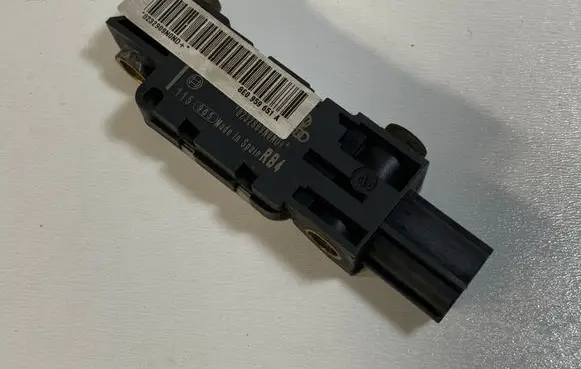 Audi A4 S4 B7 8E 8H Airbag deployment crash/impact sensor 8E0959651A