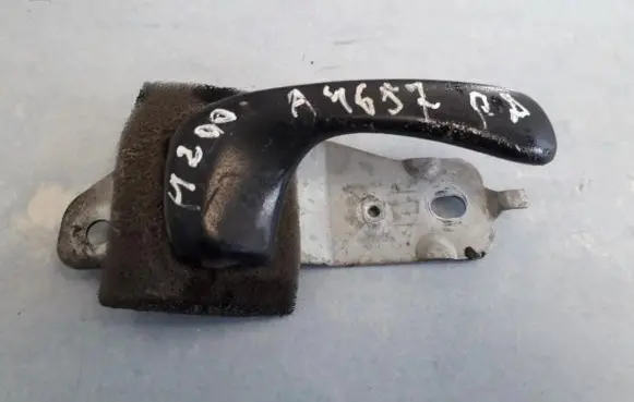 Hyundai H200 Front door interior handle