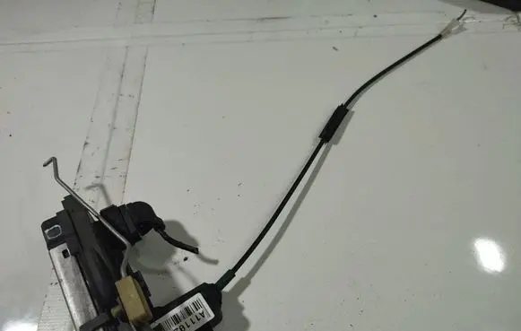 Opel Astra H Front door lock 