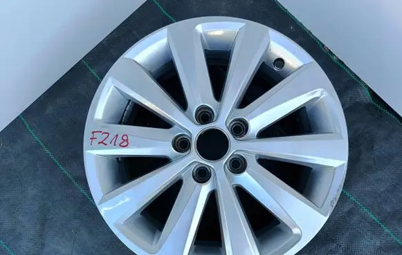 Seat Arona R15 alloy rim 