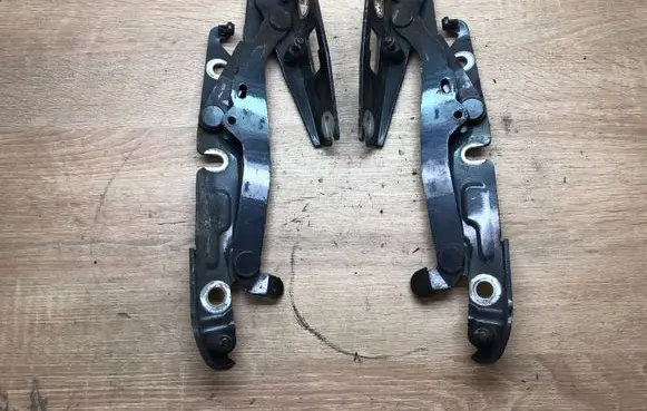 Audi A6 S6 C6 4F Tailgate/trunk/boot hinge 4F5827302D 4F5827301D