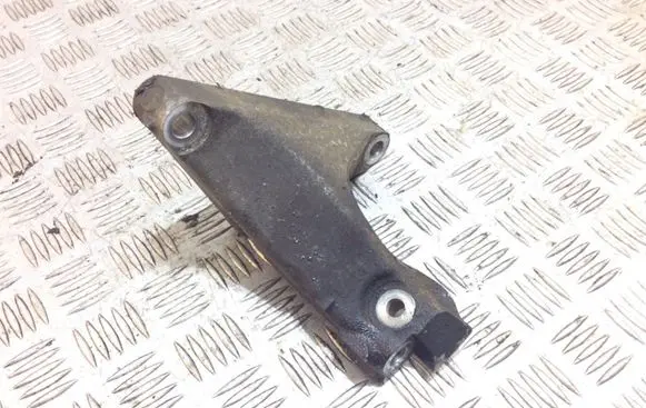 Subaru Legacy Engine mounting bracket
