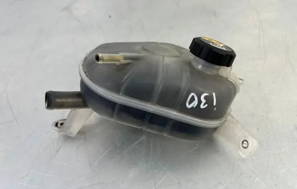 Hyundai i30 Coolant expansion tank/reservoir 25430F2400