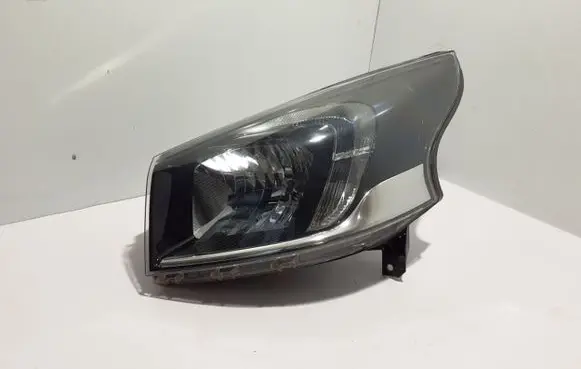Opel Vivaro Headlight/headlamp 260607015R