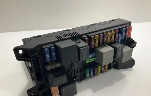 Mercedes-Benz E W211 Fuse module 2115454301 A2115454301