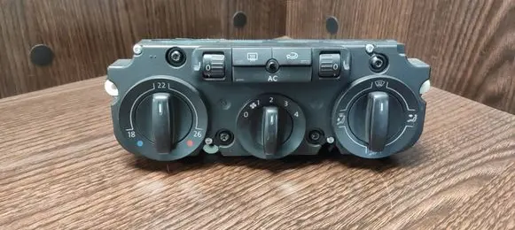 Volkswagen Golf V Climate control unit 1K0820047GA 5HB009352