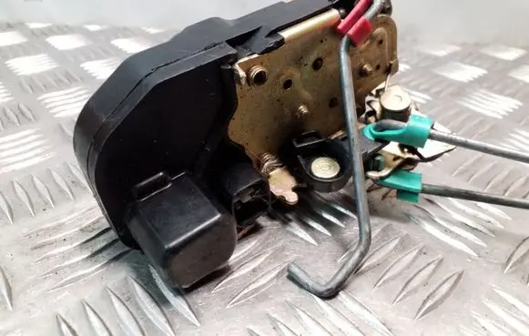 Jeep Cherokee III KJ Rear door lock