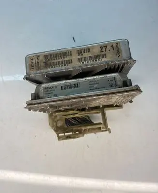 Volvo V70 Engine control unit/module 0261207666 P09480761 08675155A