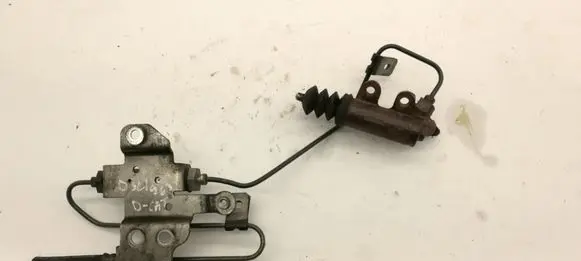 Toyota Avensis T220 Clutch slave cylinder 