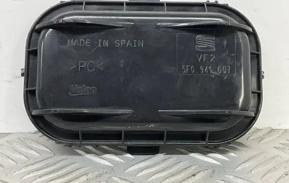 Seat Leon (5F) Headlight/headlamp dust cover 5F0941607