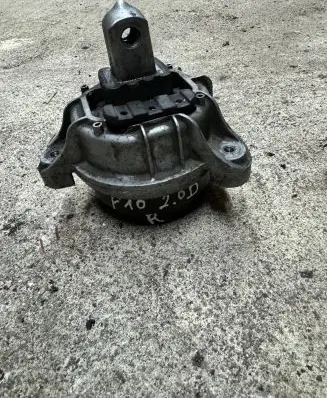 Engine mount bracket