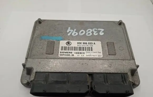 Skoda Fabia Mk1 (6Y) Engine control unit/module 03E906033A 5WP443050