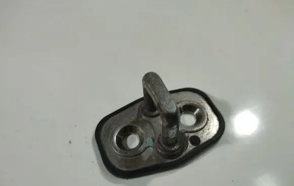 Peugeot 207 Front door lock loop/hook striker 