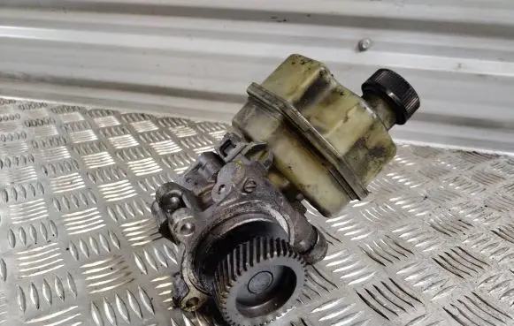 Mazda 6 Power steering pump