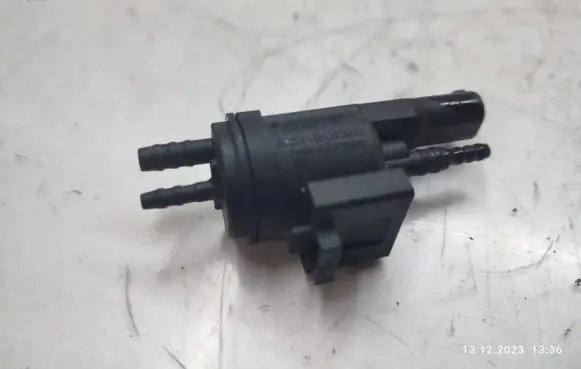 Mercedes-Benz S W221 Valve vacuum 