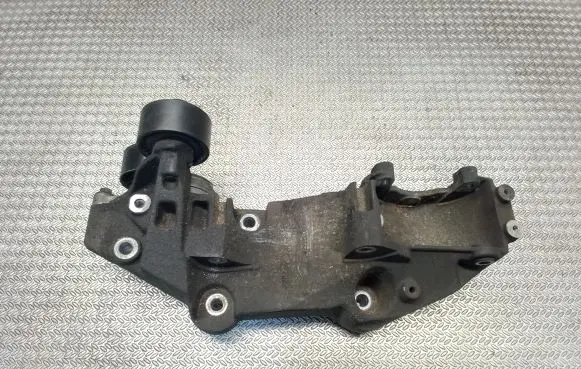 Opel Vivaro Generator/alternator bracket 820052732