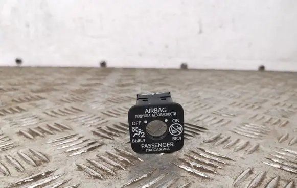 Toyota RAV 4 (XA40) Passenger airbag on/off switch 2091U55