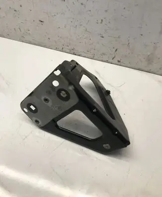 Audi A6 S6 C6 4F Fender mounting bracket 4F0821135B