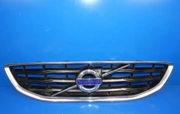 Volvo V40 Front bumper upper radiator grill 31353120