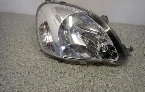 Toyota Yaris Headlight/headlamp