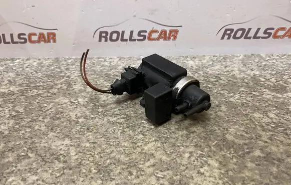 BMW 5 E39 Turbo solenoid valve 72279600 2247906