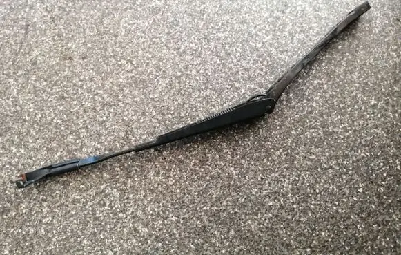 Mercedes-Benz E W212 Front wiper blade arm A2128201344