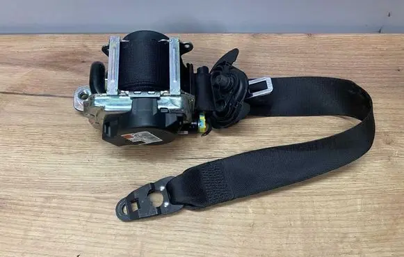 Mercedes-Benz C W205 Front seatbelt 622765700