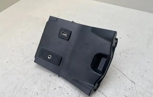 Mercedes-Benz B W246 W242 USB socket connector A2468230411