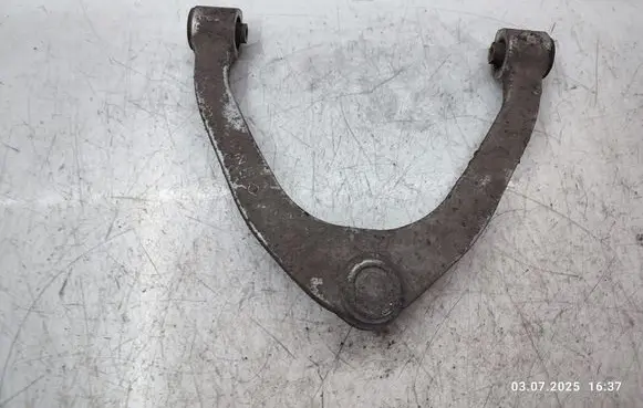 Infiniti Q50 Front upper control arm/wishbone 