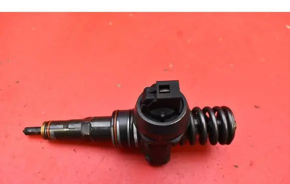 Skoda Fabia Mk1 (6Y) Fuel injector 038130073AJ