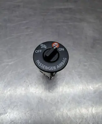 Renault Megane IV Passenger airbag on/off switch 681995290R