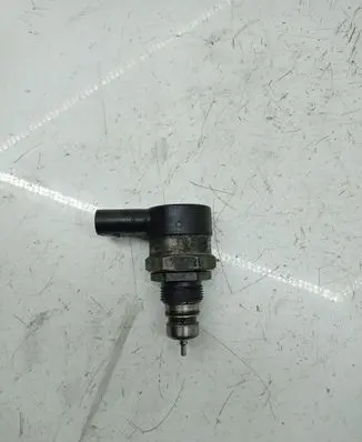 BMW 7 F01 F02 F03 F04 Fuel pressure regulator 0281002949