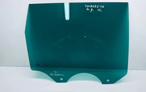 Volkswagen Touareg I Rear door window glass 7L6845206E
