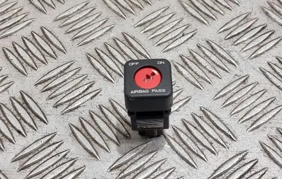 Passenger airbag on/off switch