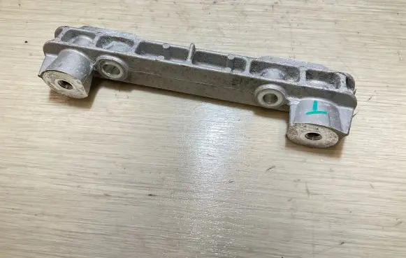 Volvo XC40 Engine mounting bracket 32137504