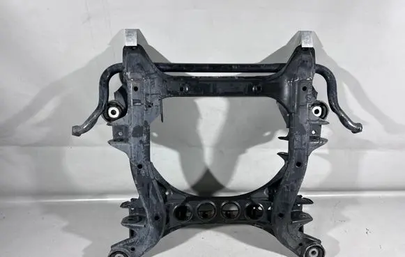 Volkswagen Touareg II Front subframe 7P0400025 95834103000