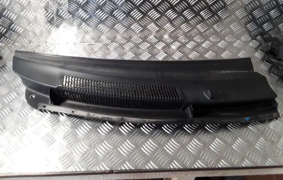 Toyota Yaris Windshield trim 557810D100