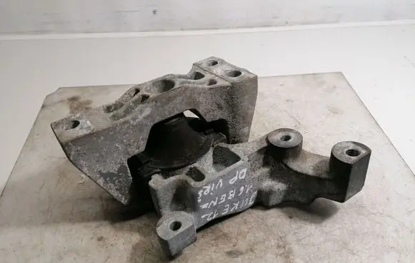 Nissan Juke I F15 Engine mount bracket
