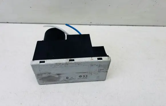 Audi A3 S3 8L Central locking vacuum pump 8D0862257B
