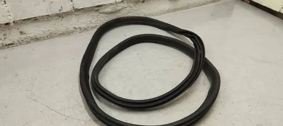 BMW i4 Rubber seal front door (on door) 7482945