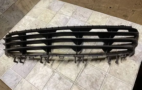 Opel Astra H Front bumper lower grill 24460271