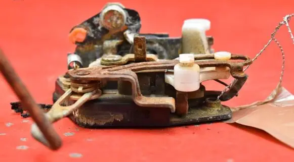 KIA Magentis Front door lock