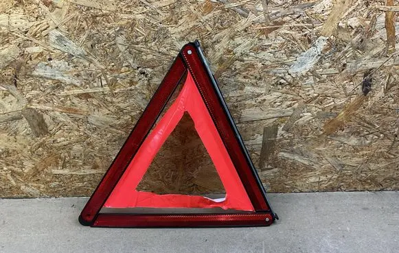 Volkswagen PASSAT B6 Emergency warning sign 7L0860251