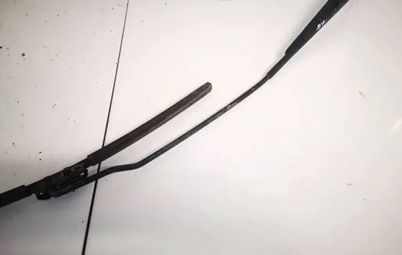 Skoda Octavia Mk1 (1U) Front wiper blade arm 1j1955410a