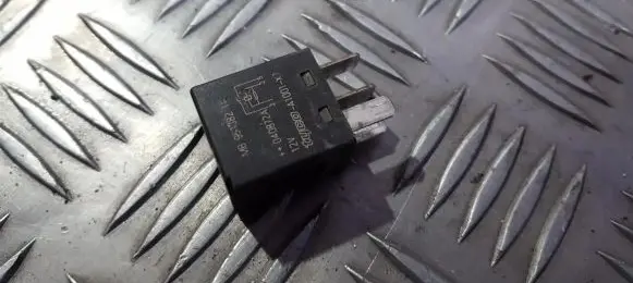 Mitsubishi Pajero Pinin Other relay mr95338211 040872a