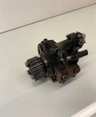 Audi A3 S3 8P Fuel injection high pressure pump 03L130755E 1901100708