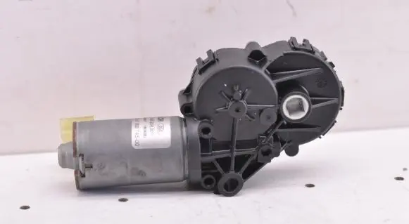 BMW 5 E60 E61 Seat adjustment motor 9168745 0390204007