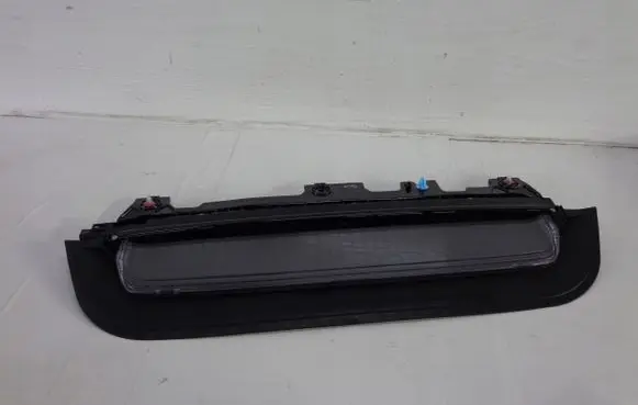 KIA Stinger Third/center stoplight 92700
